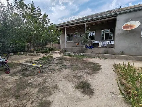 Satılır 4 otaqlı həyət evi 140 m²