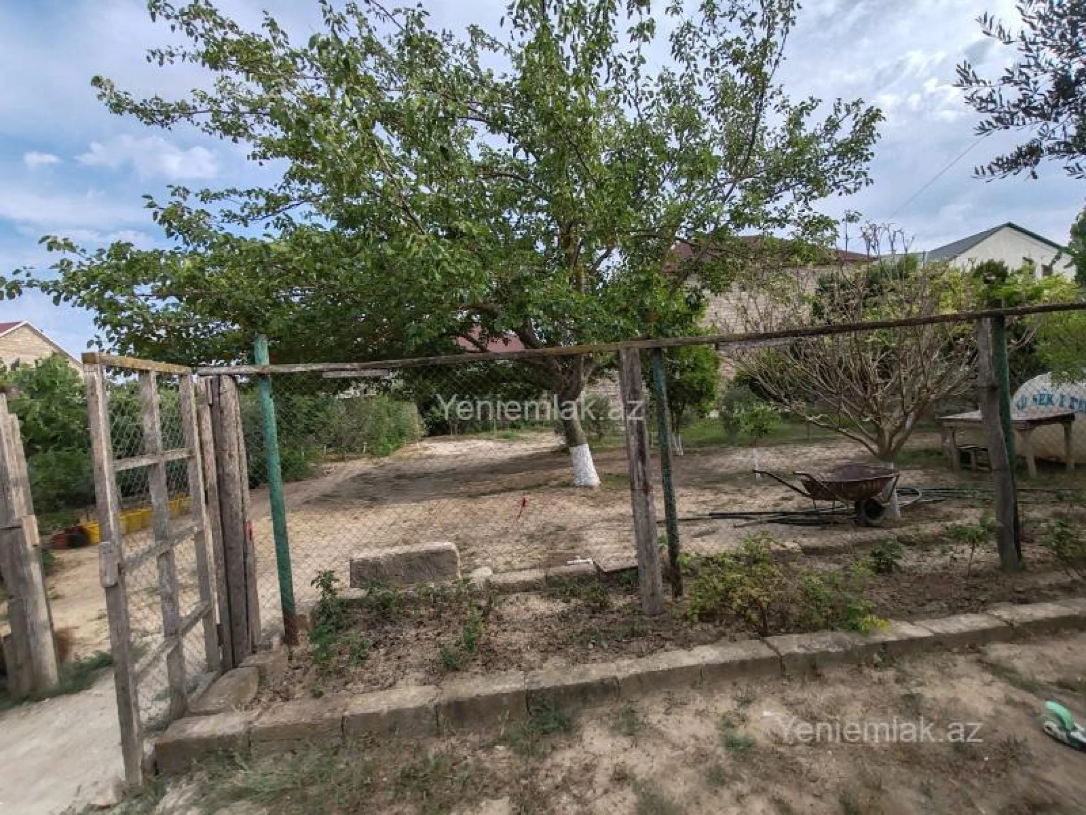 Satılır 4 otaqlı həyət evi 140 m²