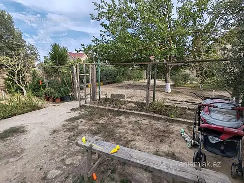 Satılır 4 otaqlı həyət evi 140 m²