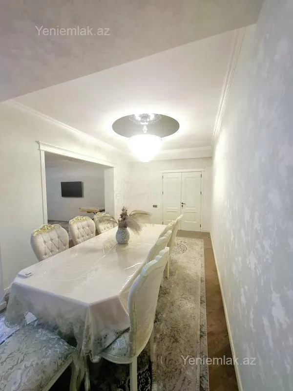 Satılır 3 otaqlı yeni tikili 140 m²