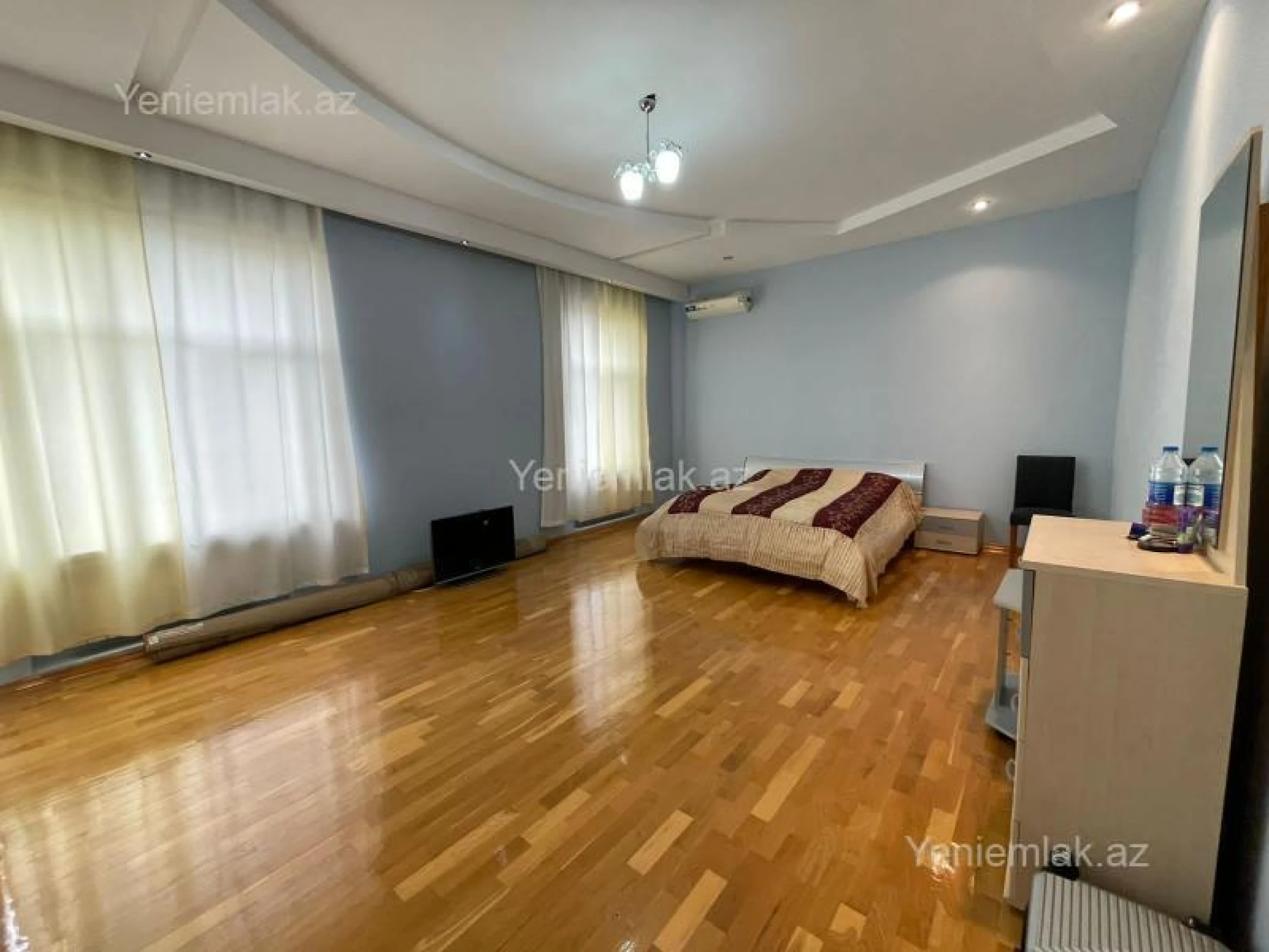 Satılır 6 otaqlı həyət evi 500 m²