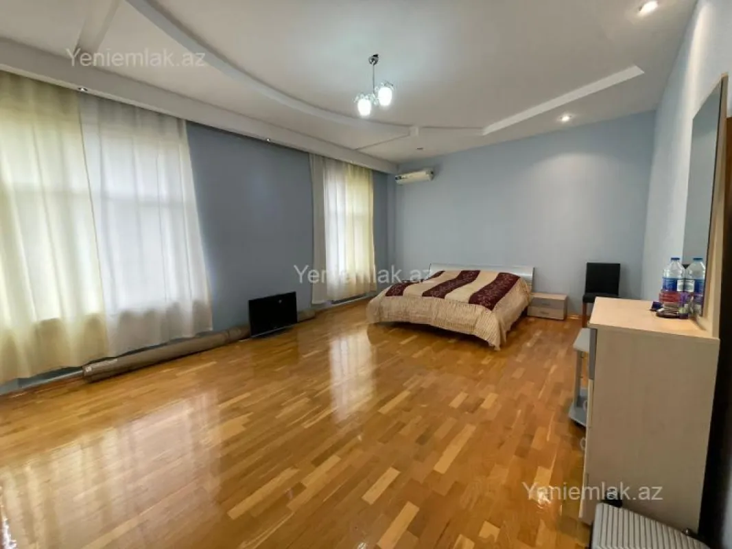 Satılır 6 otaqlı həyət evi 500 m²