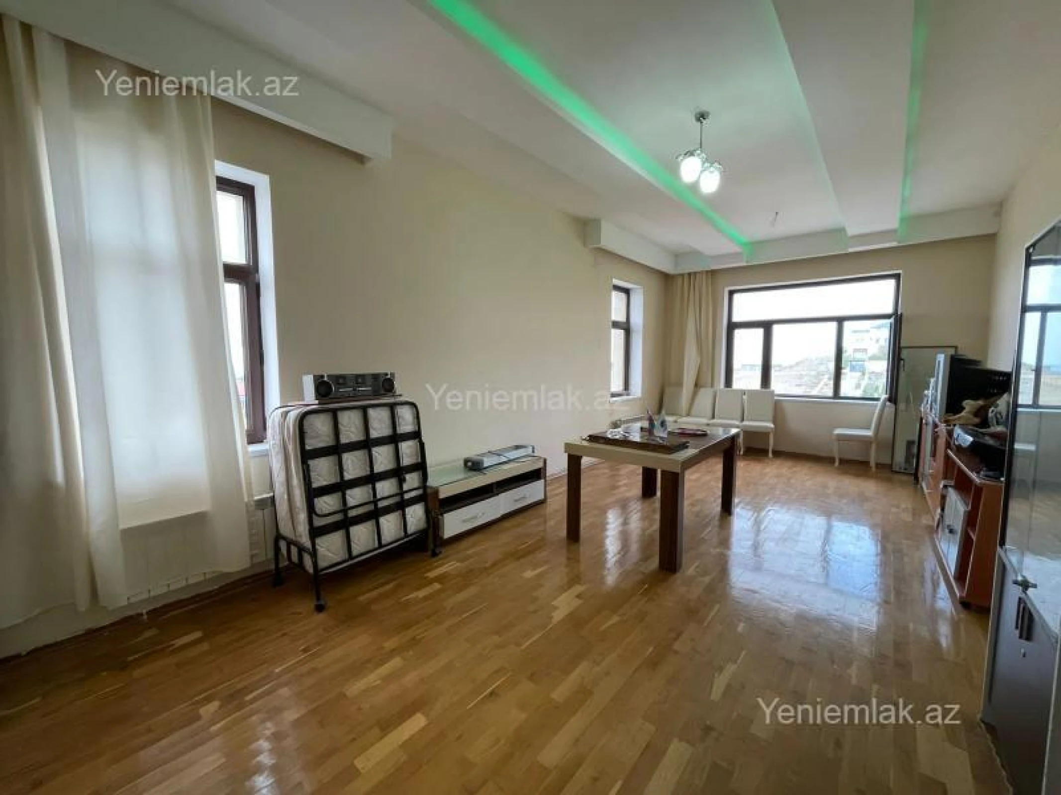 Satılır 6 otaqlı həyət evi 500 m²