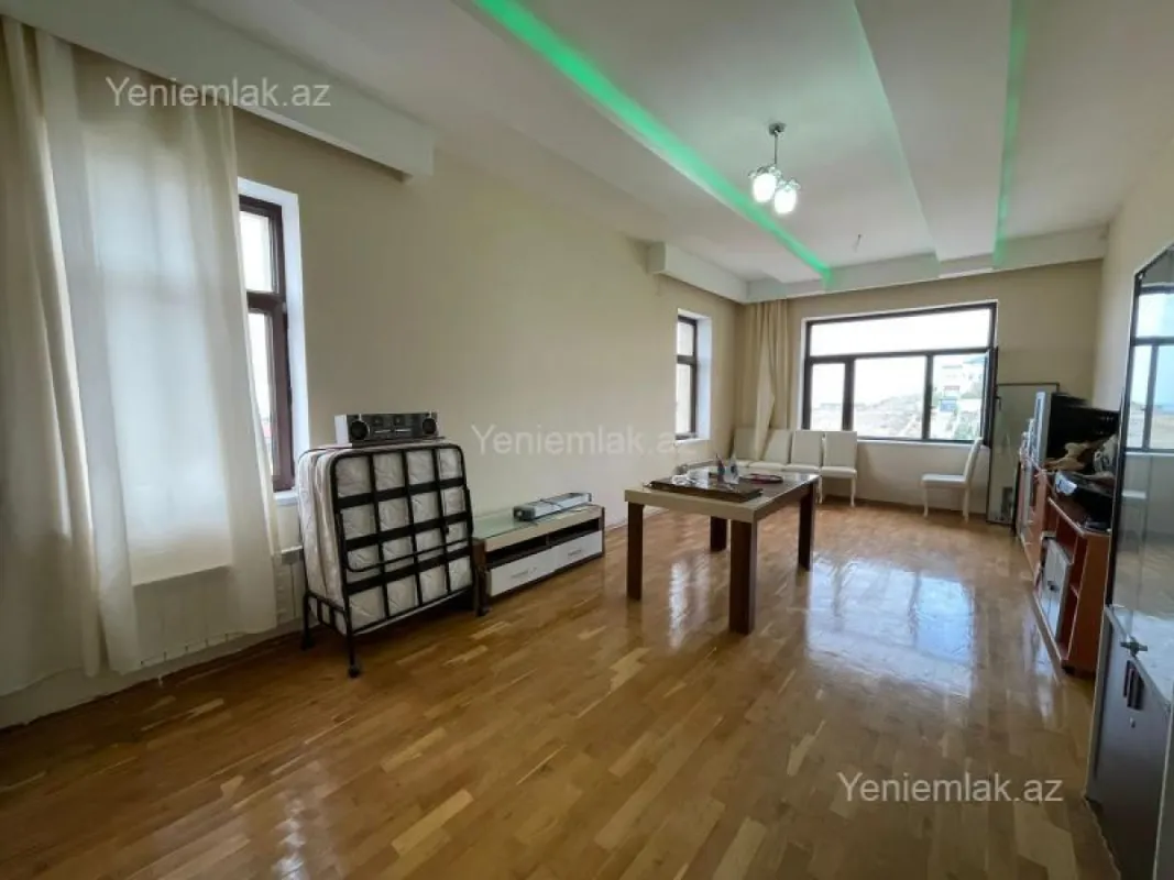 Satılır 6 otaqlı həyət evi 500 m²