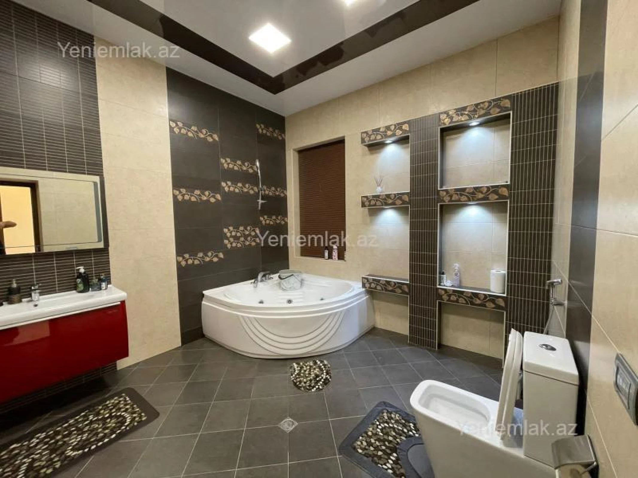 Satılır 6 otaqlı həyət evi 500 m²