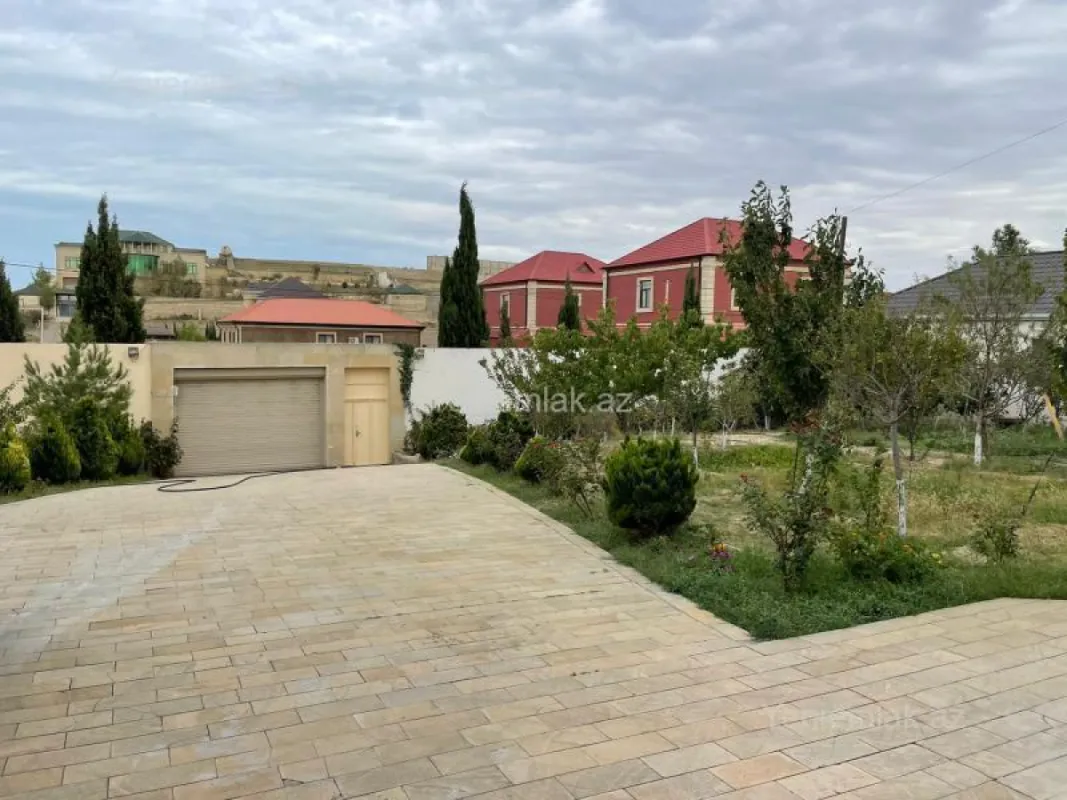 Satılır 6 otaqlı həyət evi 500 m²