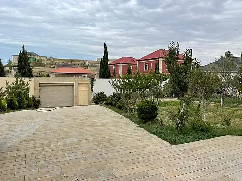Satılır 6 otaqlı həyət evi 500 m²