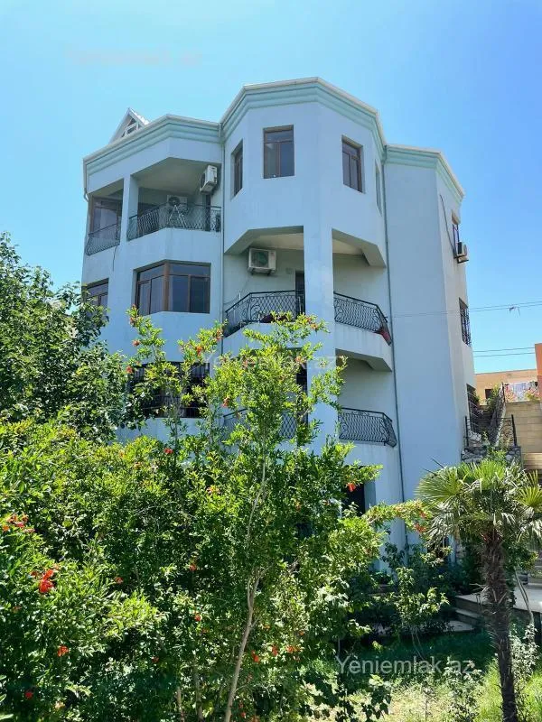 Satılır 10 otaqlı həyət evi 542 m²