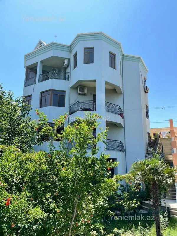 Satılır 10 otaqlı həyət evi 542 m²