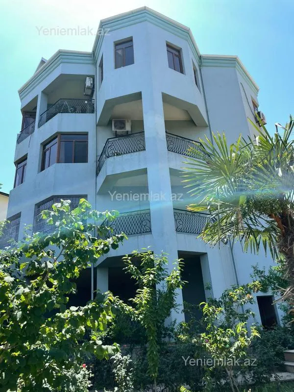 Satılır 10 otaqlı həyət evi 542 m²