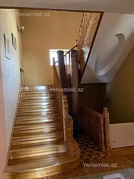 Satılır 10 otaqlı həyət evi 542 m²