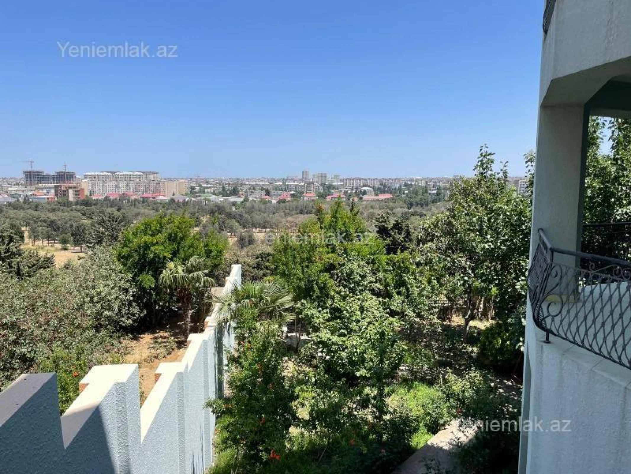 Satılır 10 otaqlı həyət evi 542 m²