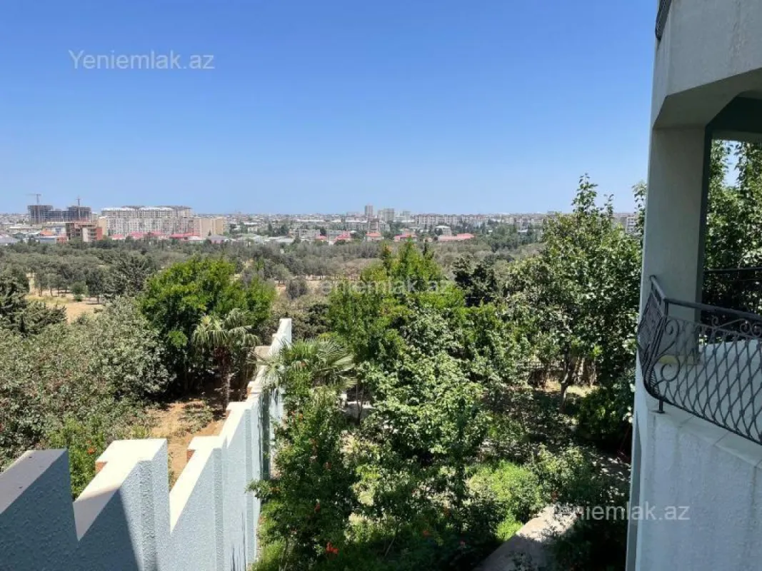 Satılır 10 otaqlı həyət evi 542 m²