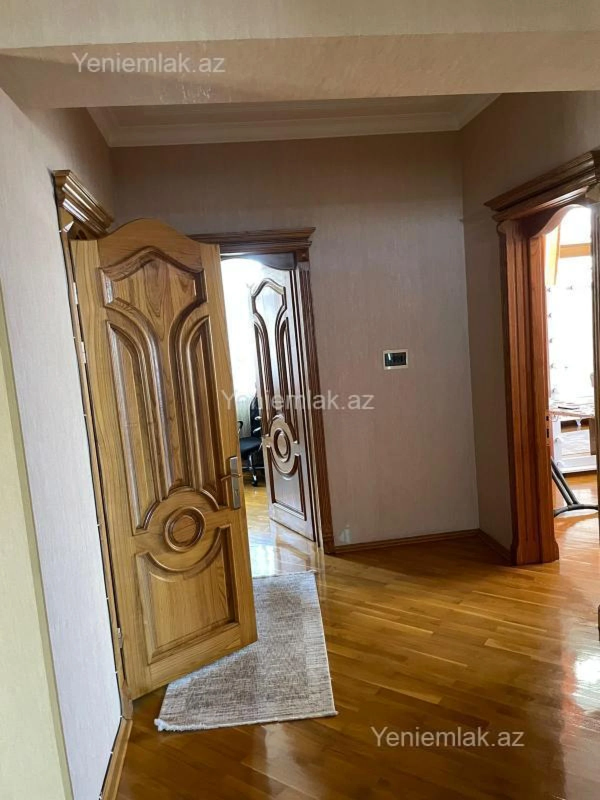 Satılır 10 otaqlı həyət evi 542 m²