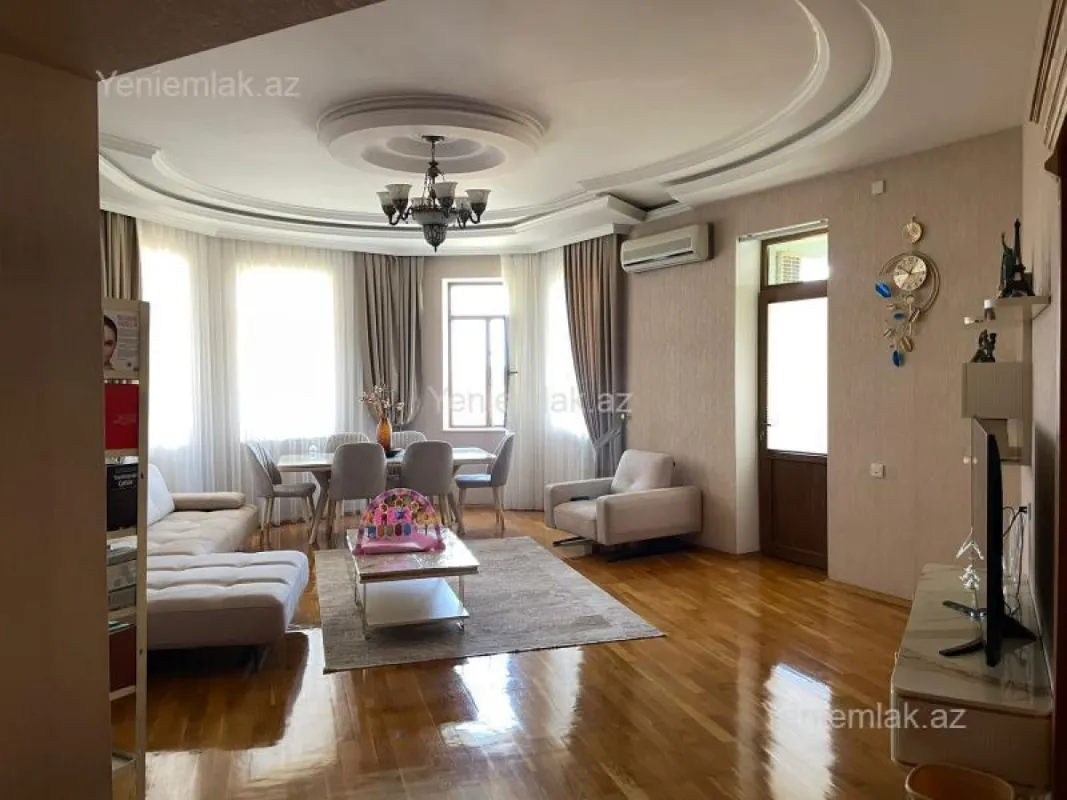 Satılır 10 otaqlı həyət evi 542 m²