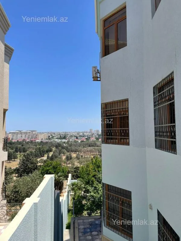 Satılır 10 otaqlı həyət evi 542 m²