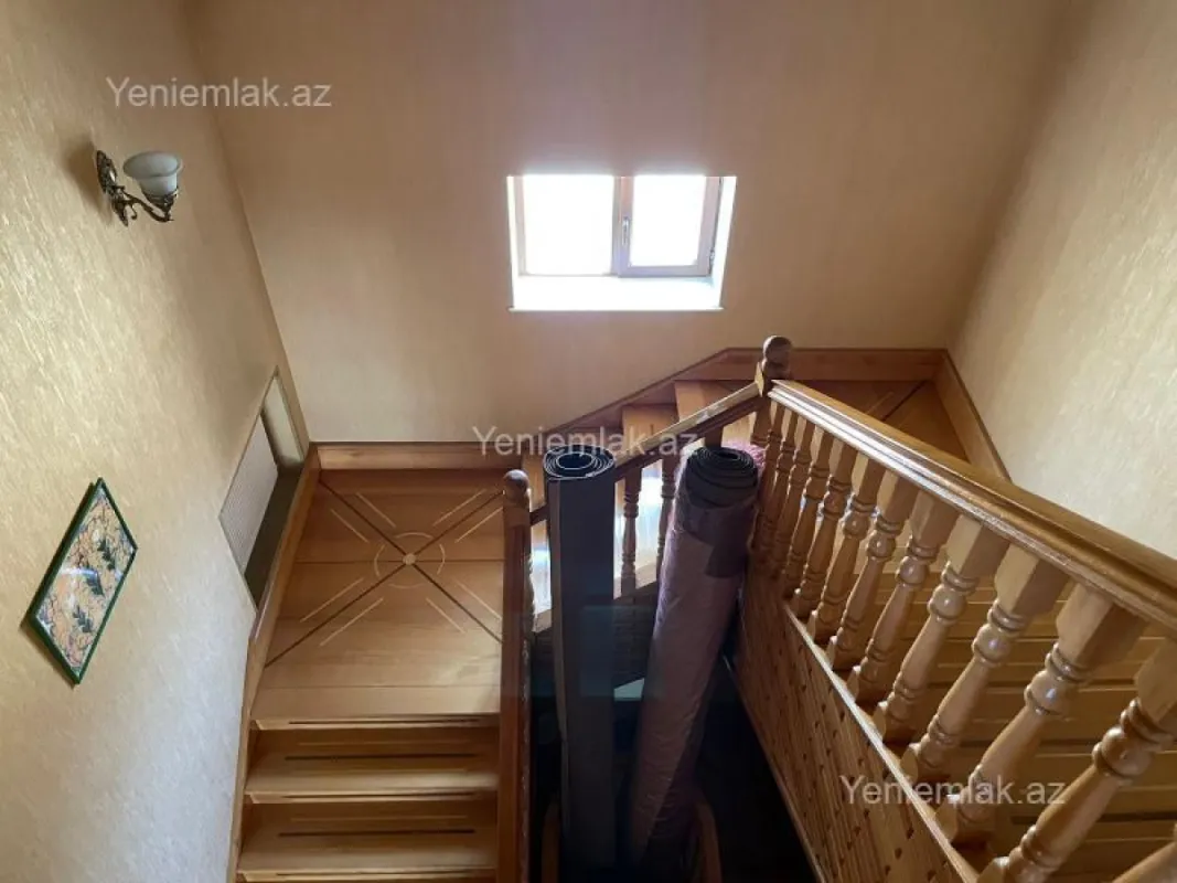 Satılır 10 otaqlı həyət evi 542 m²