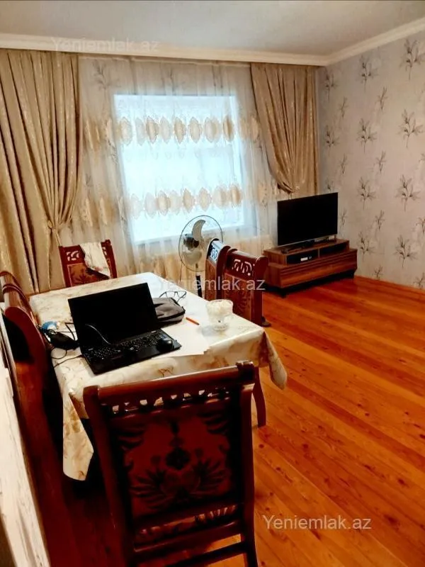 Satılır 5 otaqlı həyət evi 160 m²