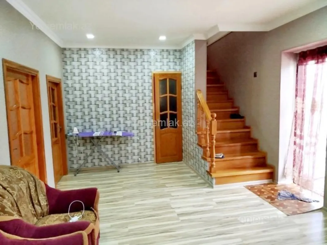Satılır 5 otaqlı həyət evi 160 m²