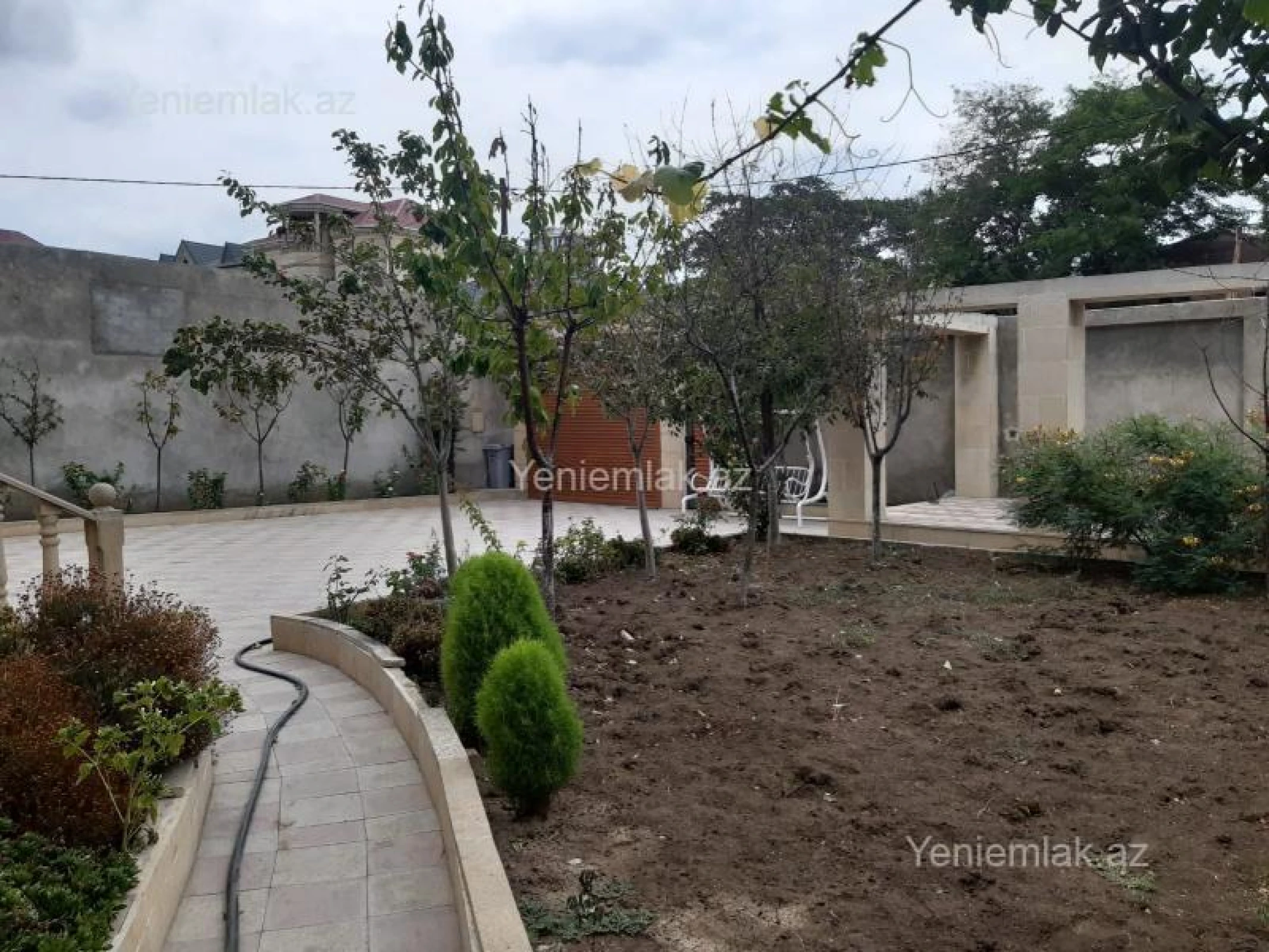 Satılır 6 otaqlı həyət evi 360 m²