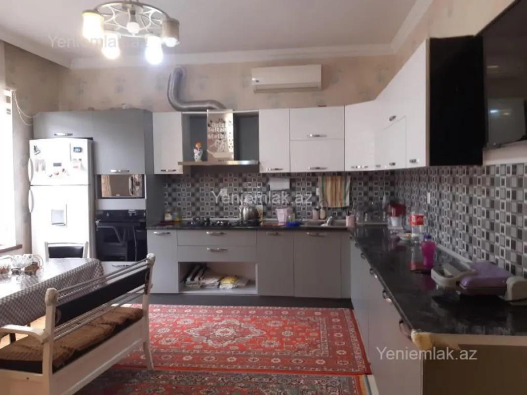 Satılır 6 otaqlı həyət evi 360 m²