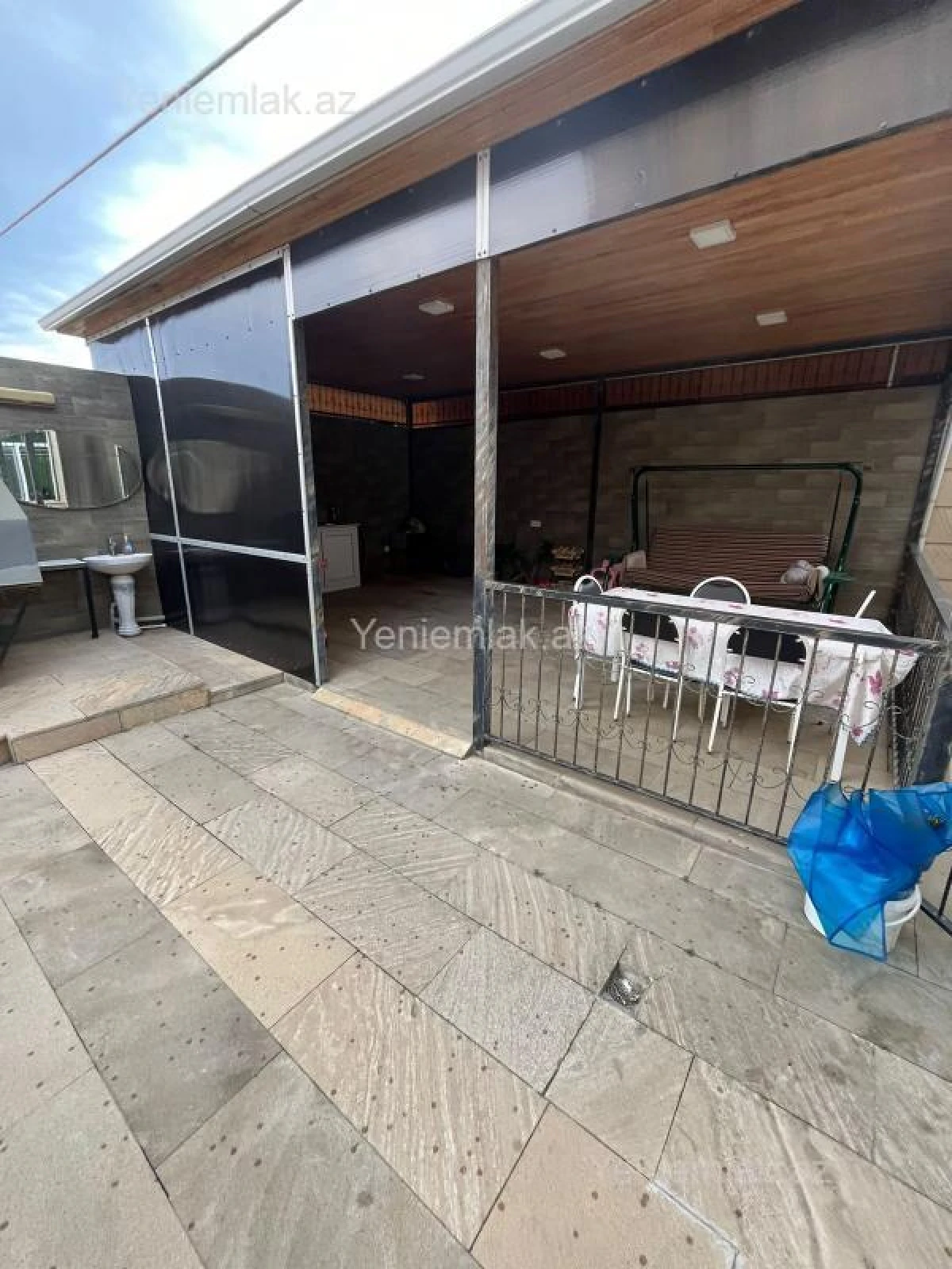 Satılır 5 otaqlı həyət evi 250 m²