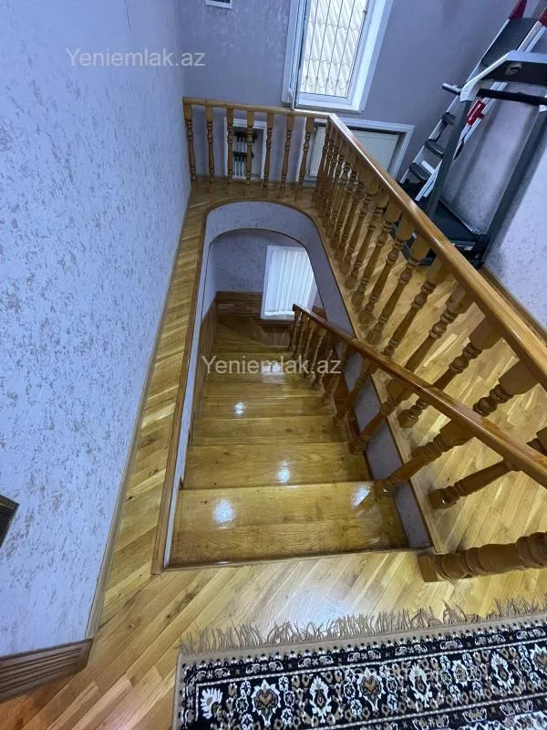 Satılır 5 otaqlı həyət evi 250 m²
