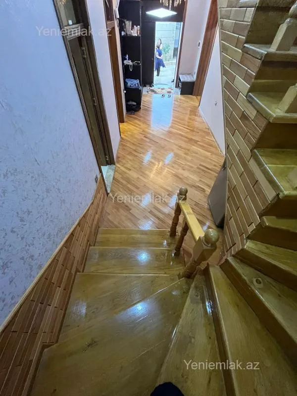 Satılır 5 otaqlı həyət evi 250 m²