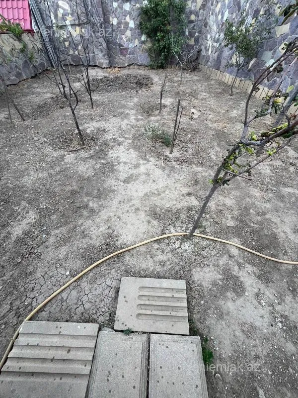 Satılır 5 otaqlı həyət evi 250 m²