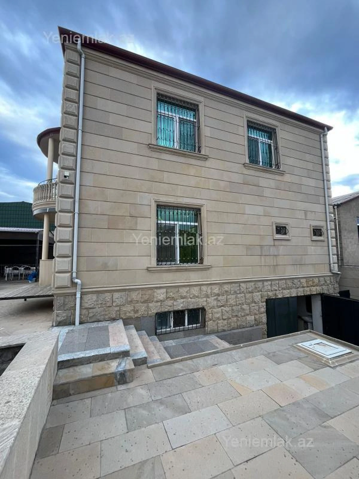 Satılır 5 otaqlı həyət evi 250 m²