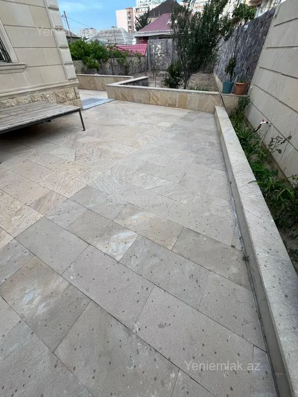 Satılır 5 otaqlı həyət evi 250 m²