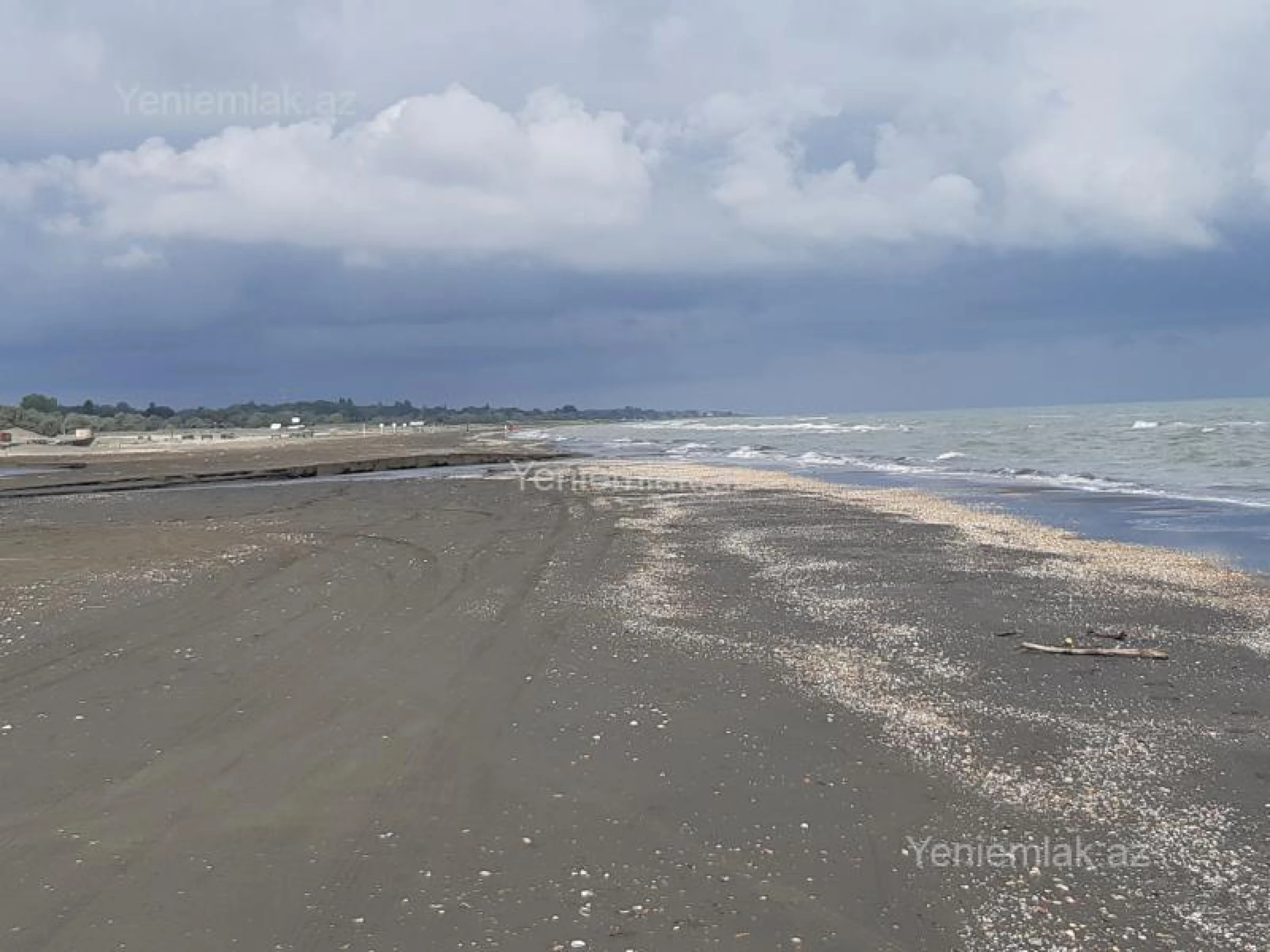 Satılır 15 otaqlı obyekt 1040 m²