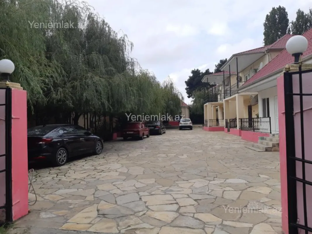 Satılır 15 otaqlı obyekt 1040 m²