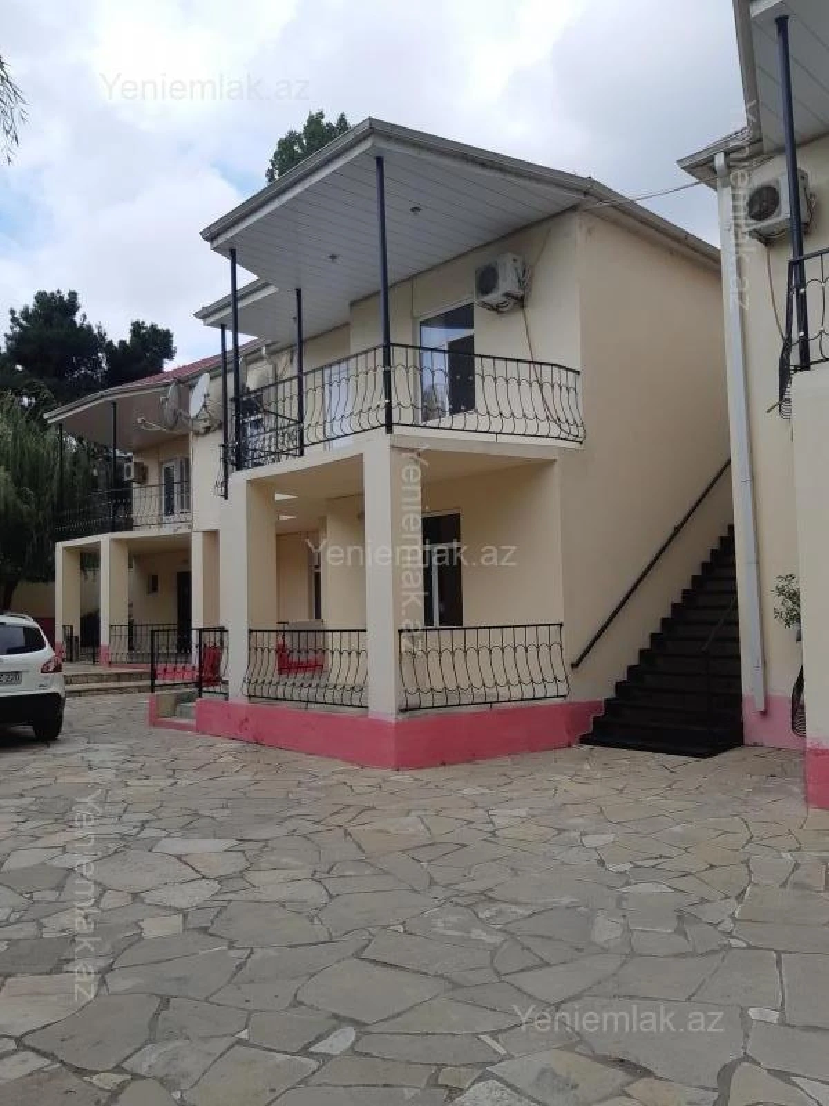 Satılır 15 otaqlı obyekt 1040 m²