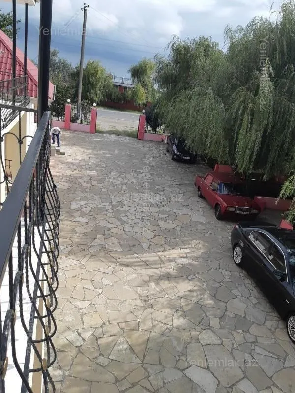 Satılır 15 otaqlı obyekt 1040 m²