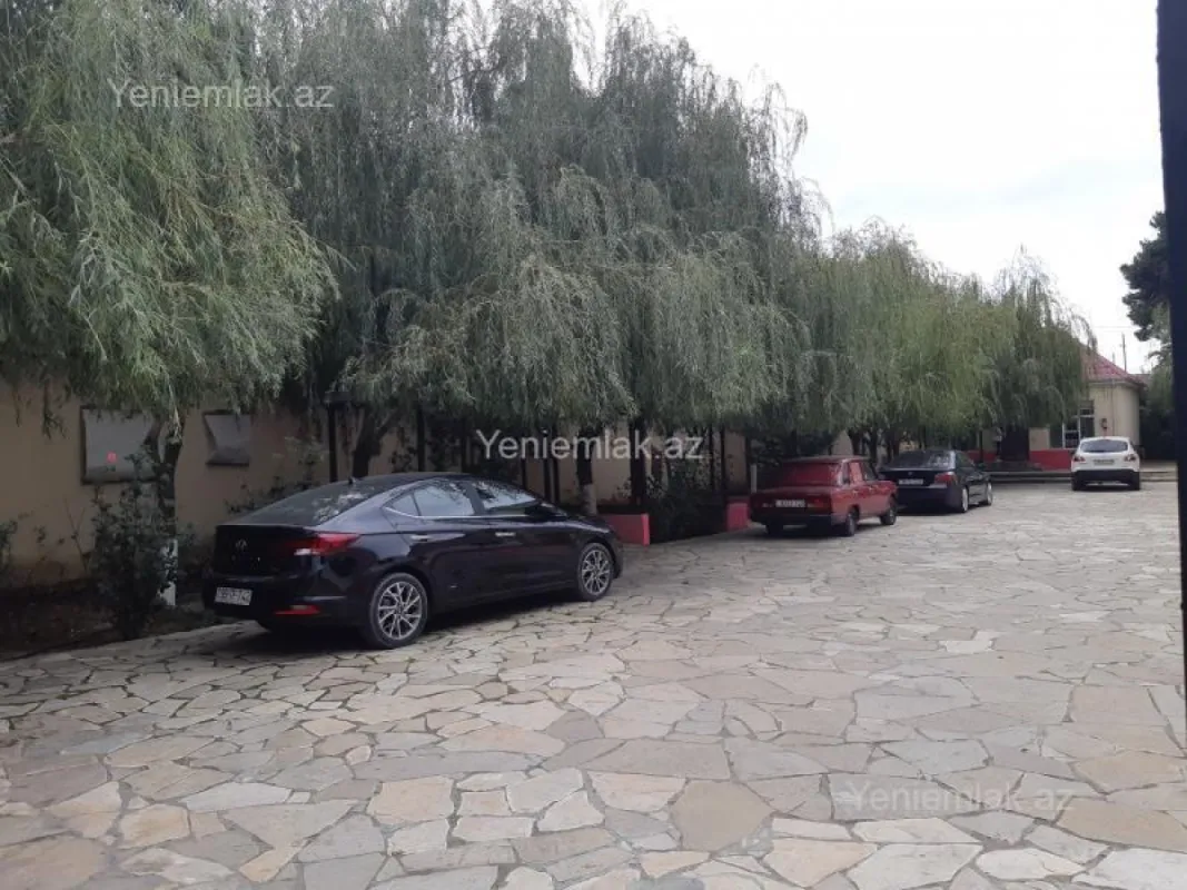 Satılır 15 otaqlı obyekt 1040 m²