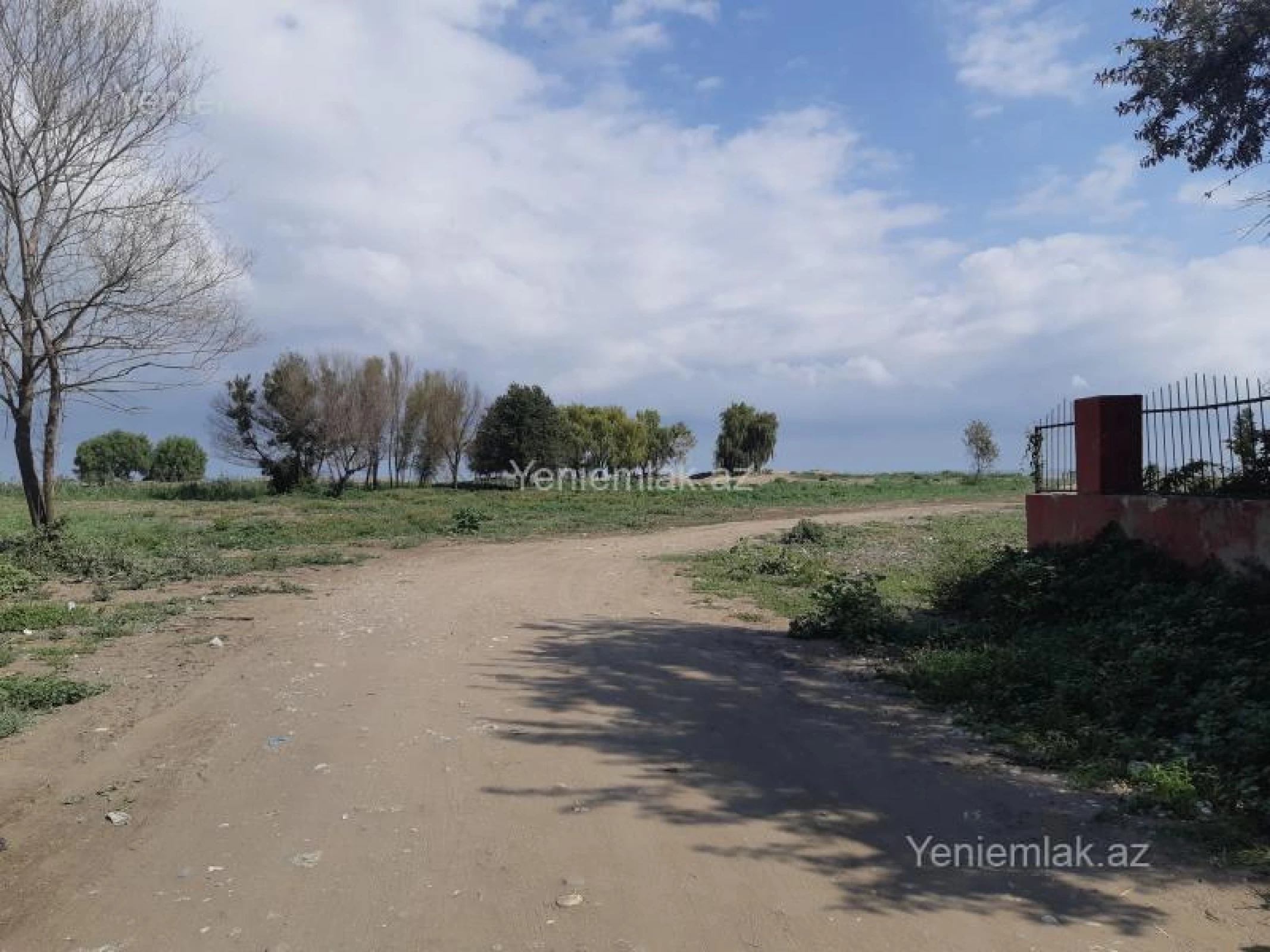 Satılır 15 otaqlı obyekt 1040 m²