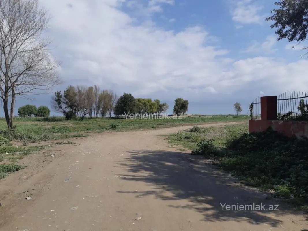 Satılır 15 otaqlı obyekt 1040 m²