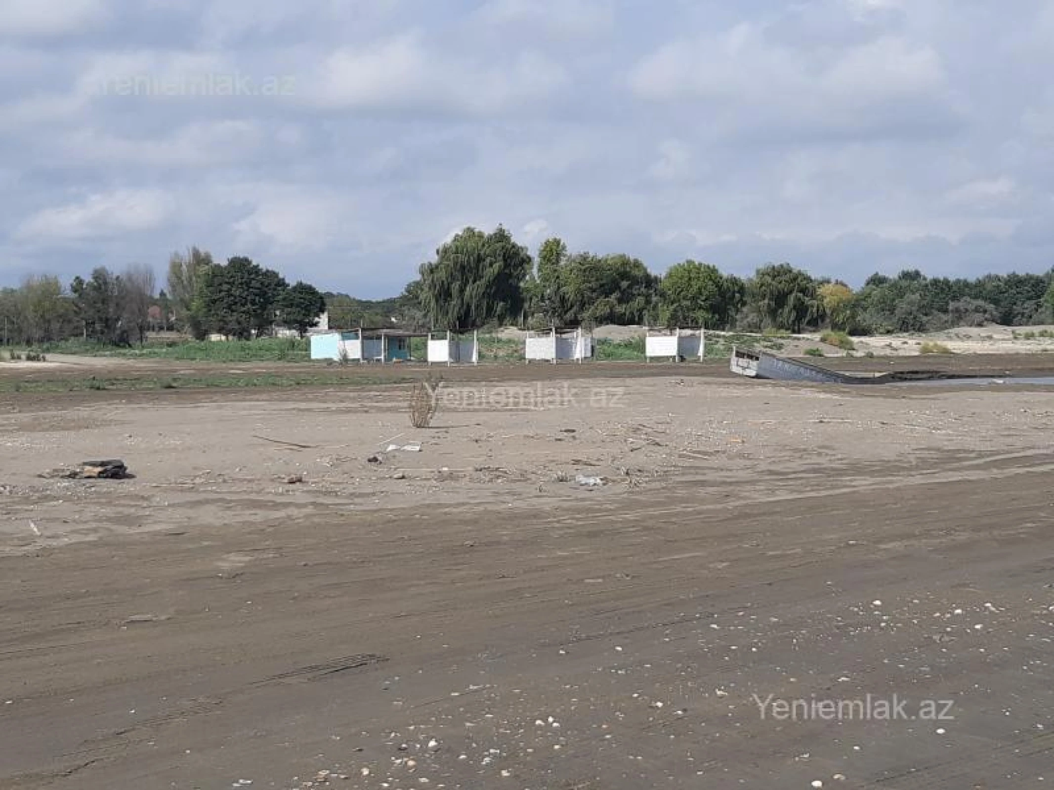 Satılır 15 otaqlı obyekt 1040 m²