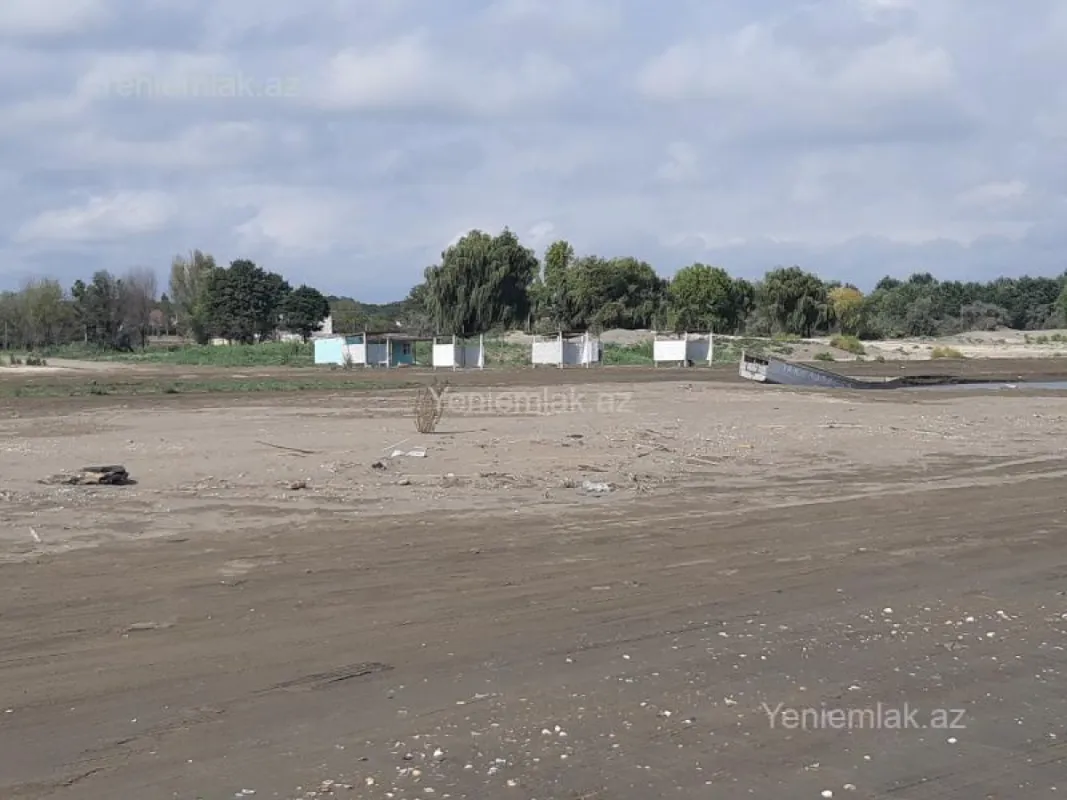 Satılır 15 otaqlı obyekt 1040 m²