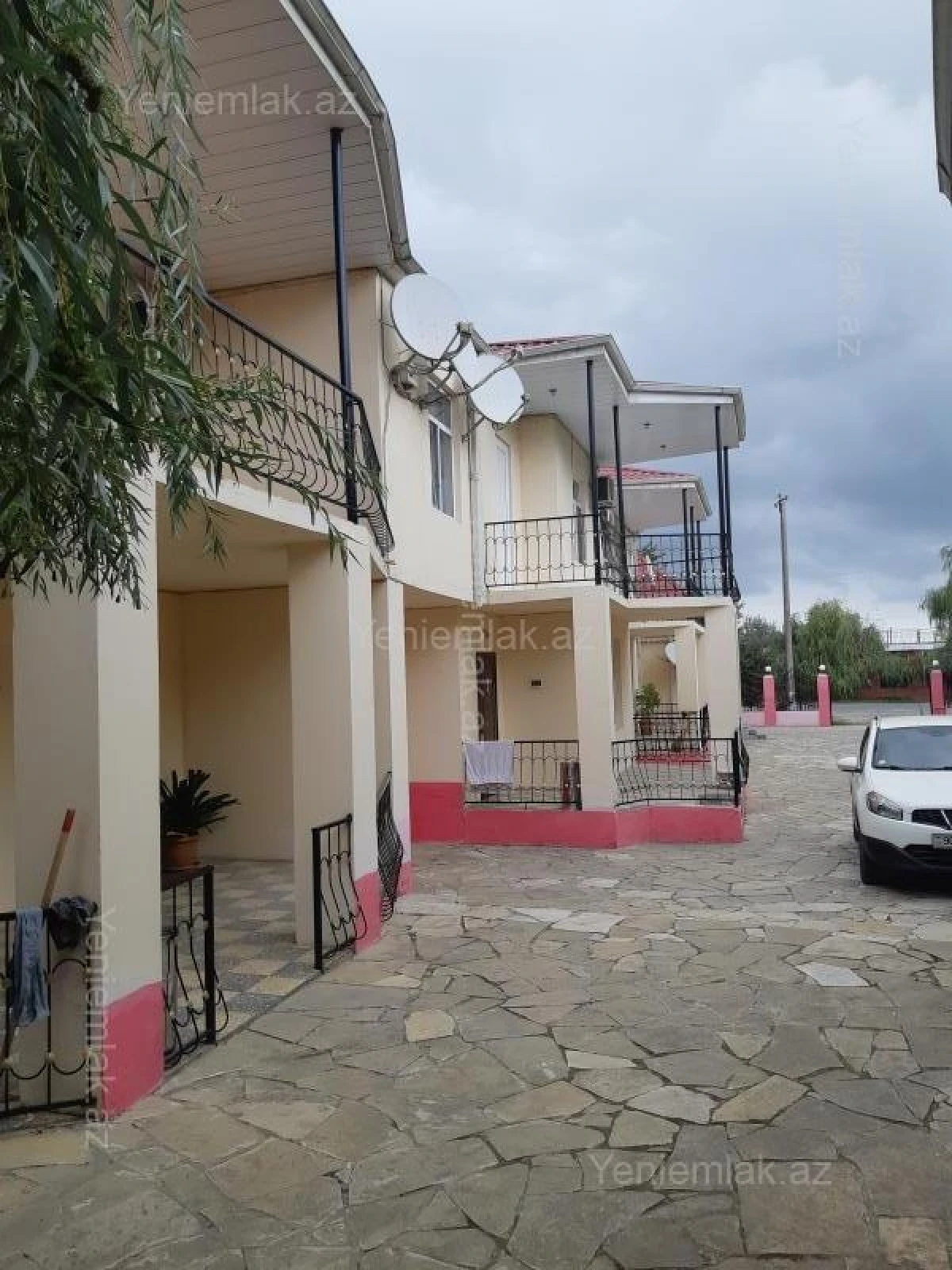 Satılır 15 otaqlı obyekt 1040 m²