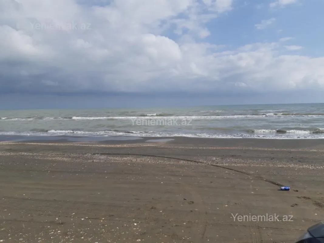 Satılır 15 otaqlı obyekt 1040 m²