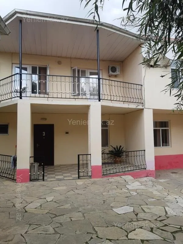 Satılır 15 otaqlı obyekt 1040 m²