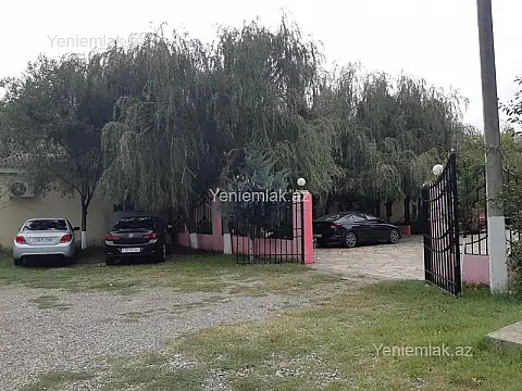 Satılır 15 otaqlı obyekt 1040 m²