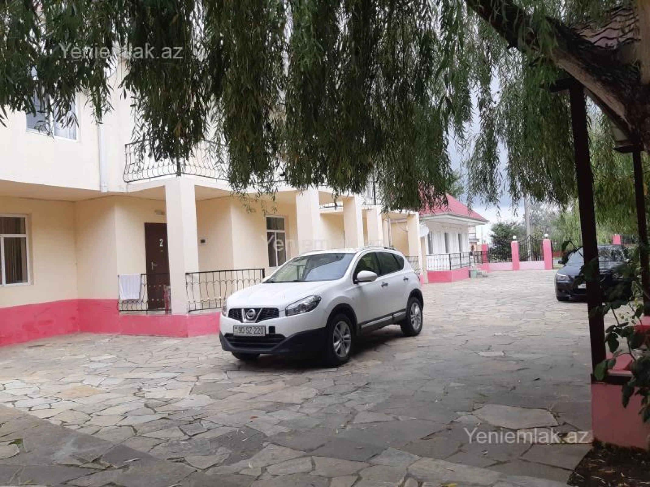 Satılır 15 otaqlı obyekt 1040 m²