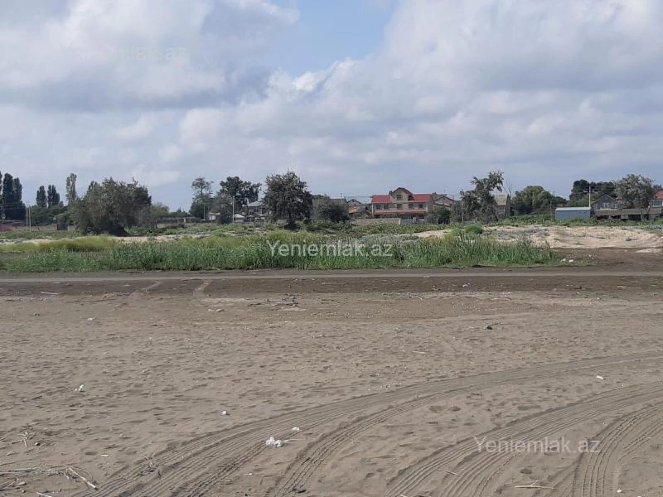 Satılır 15 otaqlı obyekt 1040 m²