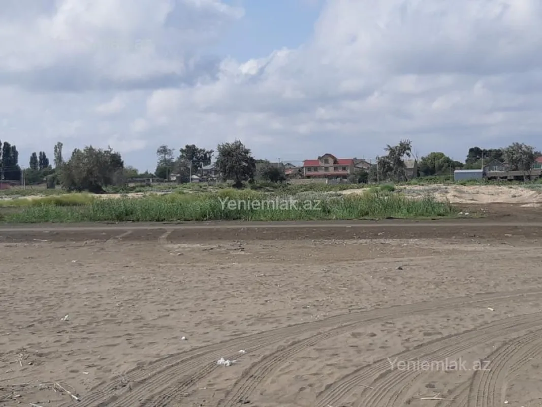 Satılır 15 otaqlı obyekt 1040 m²