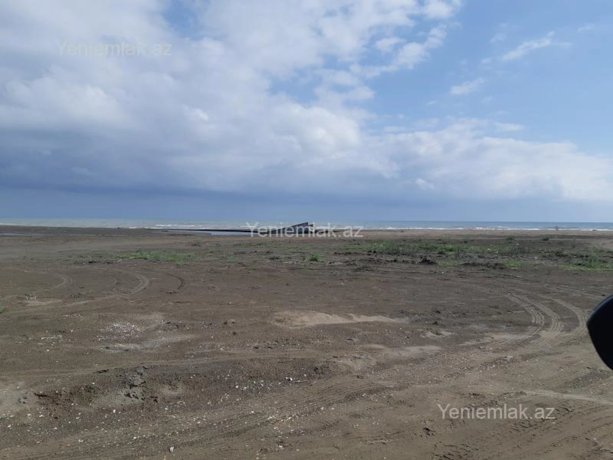 Satılır 15 otaqlı obyekt 1040 m²