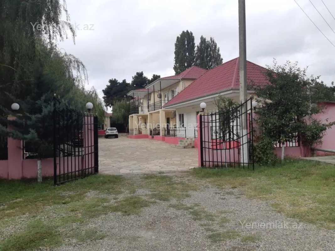 Satılır 15 otaqlı obyekt 1040 m²