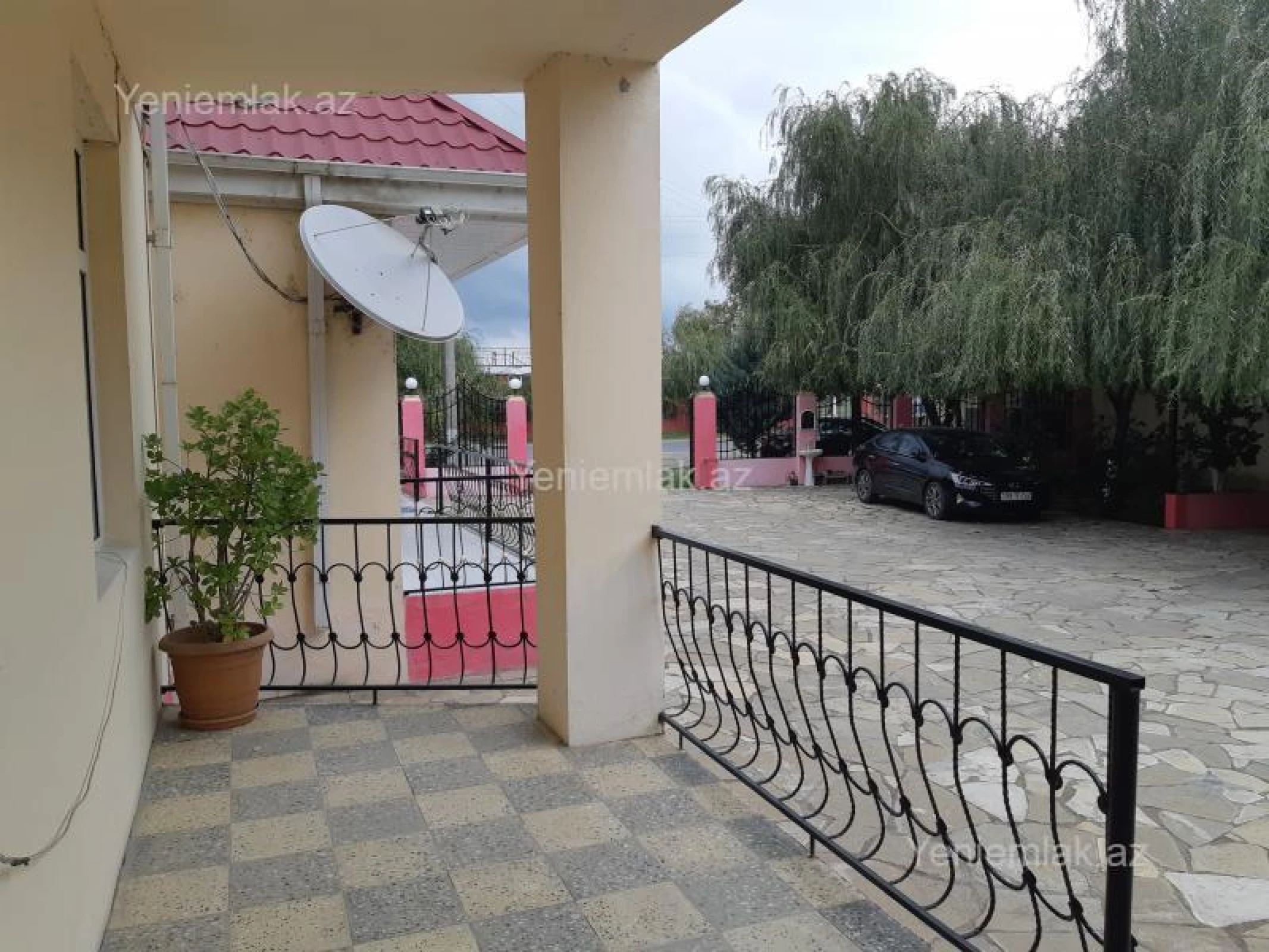 Satılır 15 otaqlı obyekt 1040 m²